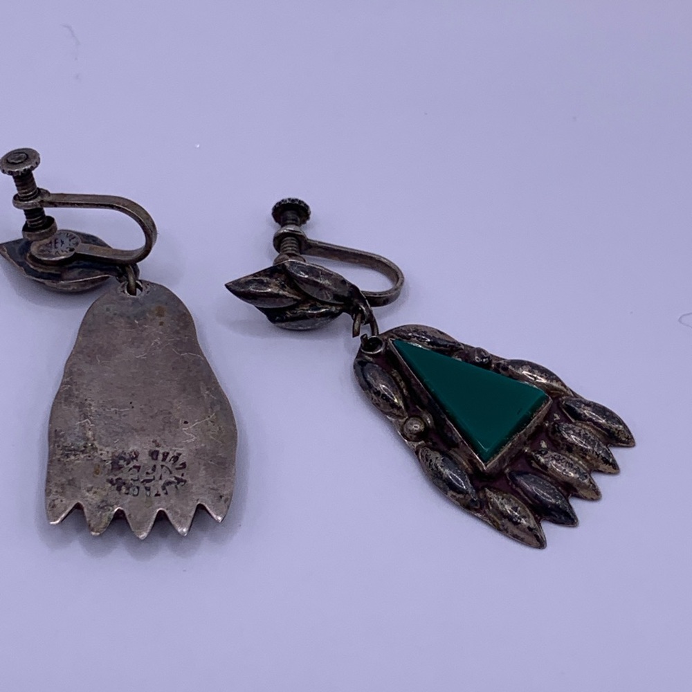 Vintage Sterling Silver Green Turquoise Screw Back Bear Paw Earrings - Picture 7 of 8
